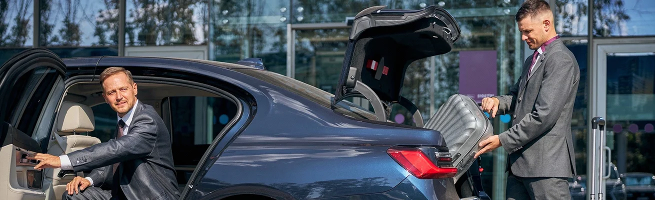 why-choose-a-worldwide-chauffeur-service-in-london-for-international-travel